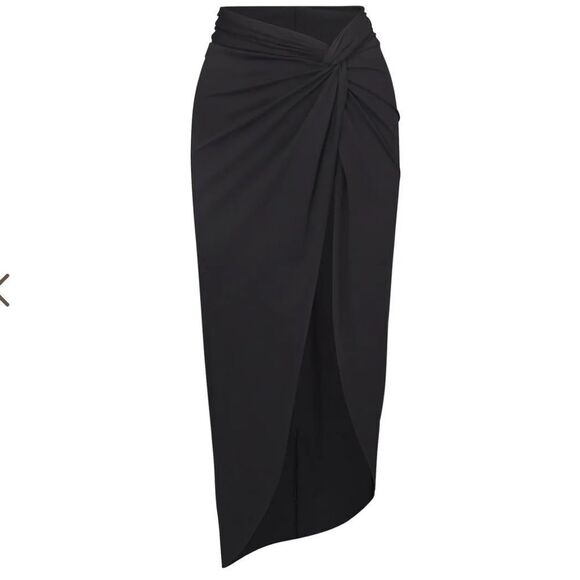 NWOT SKIMS Signature Swim Sarong Maxi Front Slit Skirt In Onyx Black Coverup - Picture 4 of 6